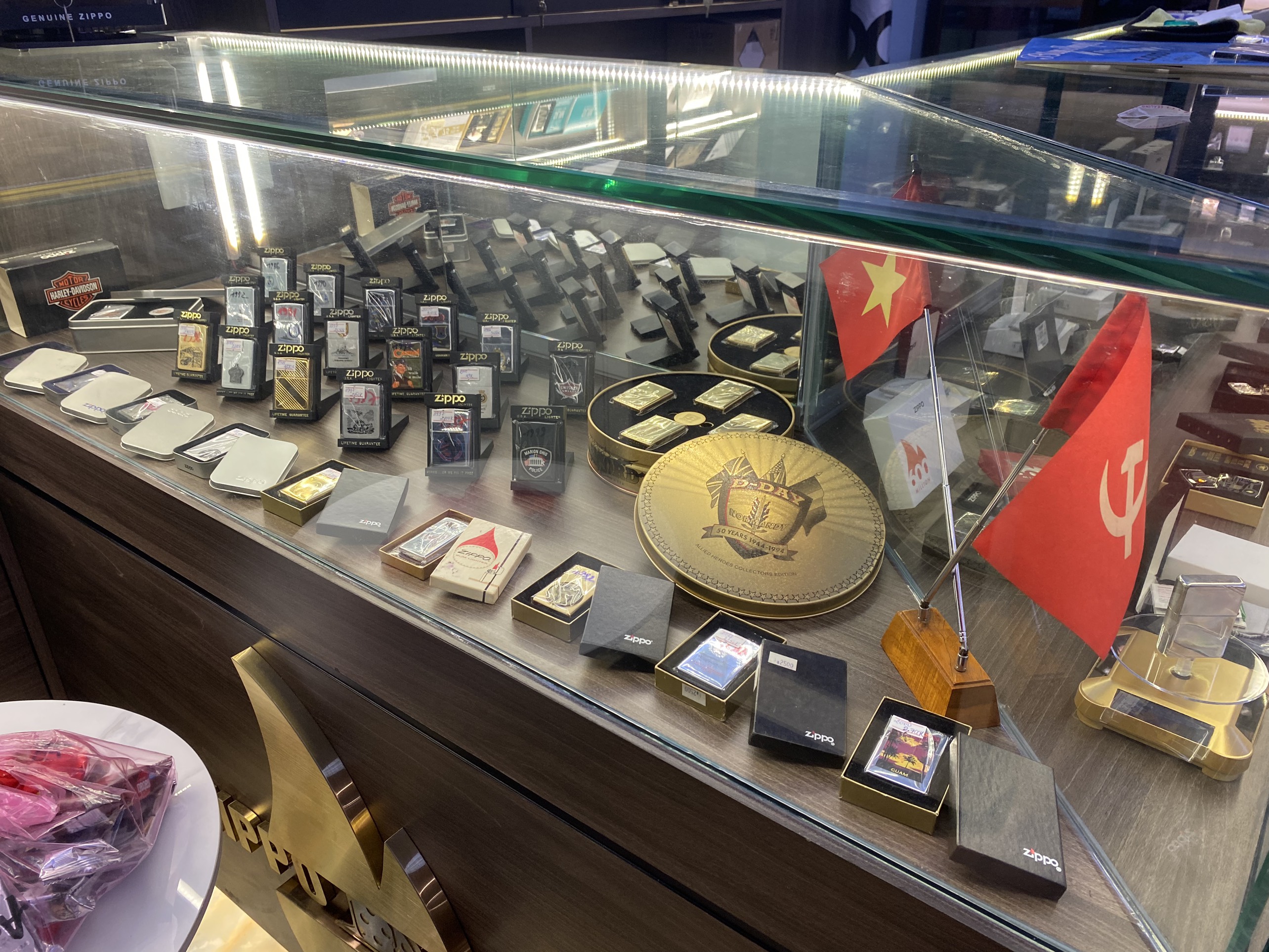 Comming Soon Cửa hàng Zippo 5555  Comming Soon Cửa hàng Zippo 5555