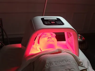 Đèn 7 màu spa giúp bạn trẻ hóa làn da với kết quả bất ngờ