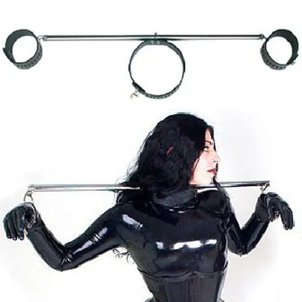 Khóa tay ngang với cổ BDSM