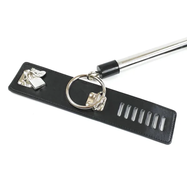 Khóa tay ngang với cổ BDSM
