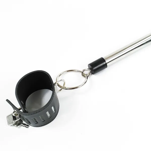 Khóa tay ngang với cổ BDSM