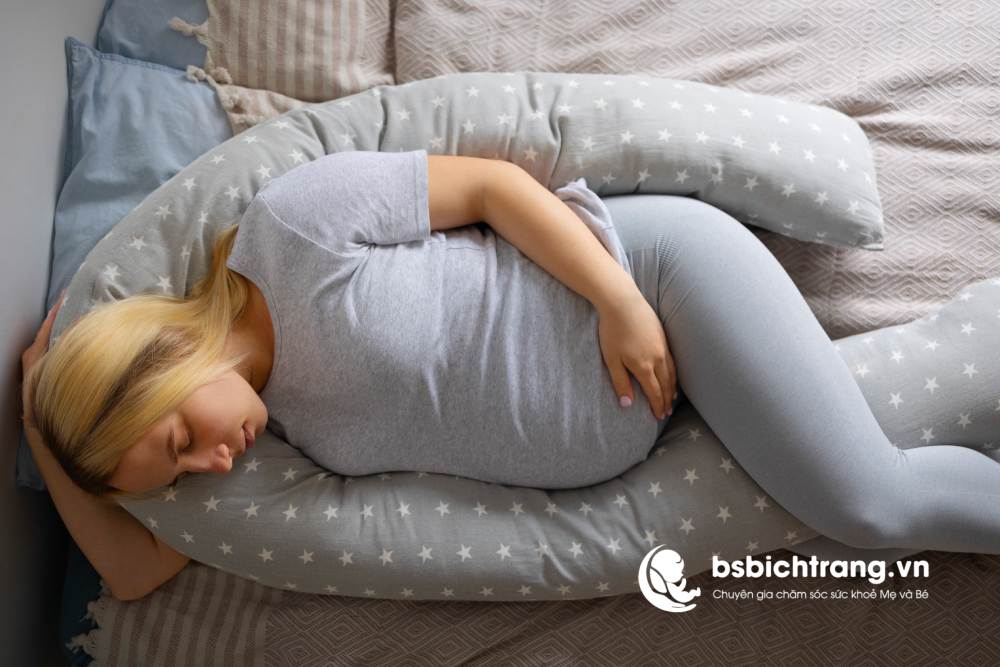 Cách giảm phù nề tay chân khi mang bầu – Chia sẻ từ Bs Bích Trang BMT – Chuyên gia chăm sóc sức khoẻ Mẹ và Bé