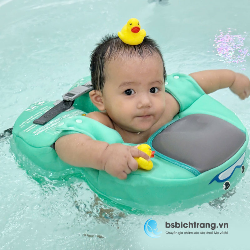 Bơi thuỷ liệu có tốt cho bé không? Góc tư vấn toàn diện từ Bs Bích Trang BMT