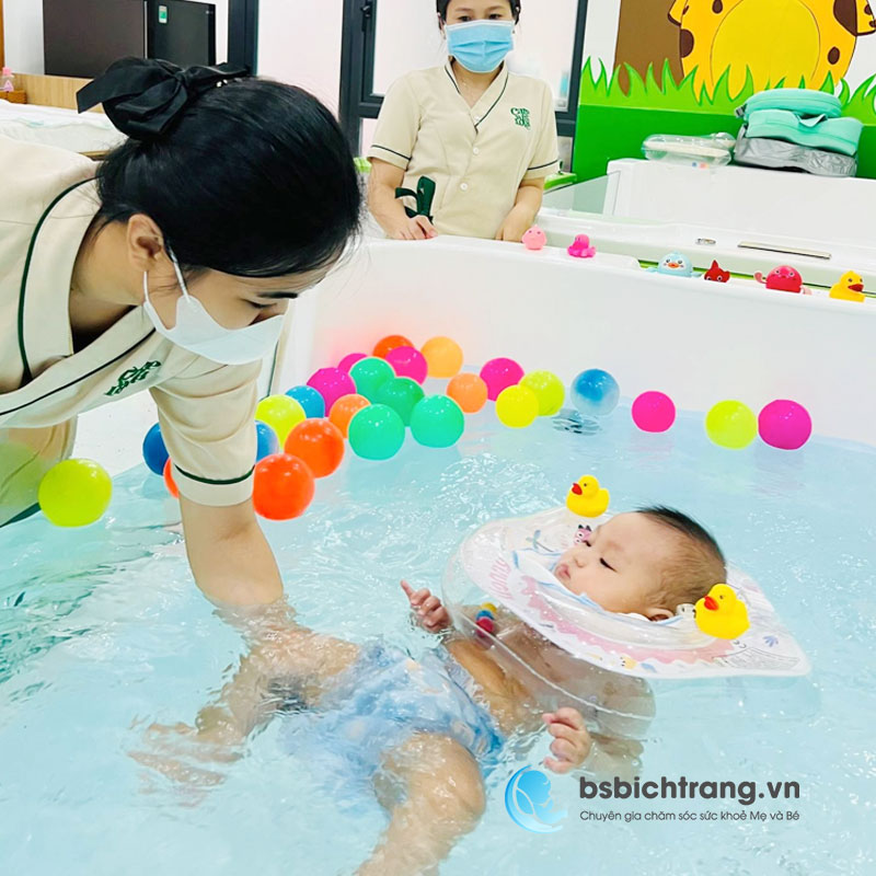 Tại sao nên cho bé bơi thuỷ liệu tại Spa Bs Bích Trang BMT