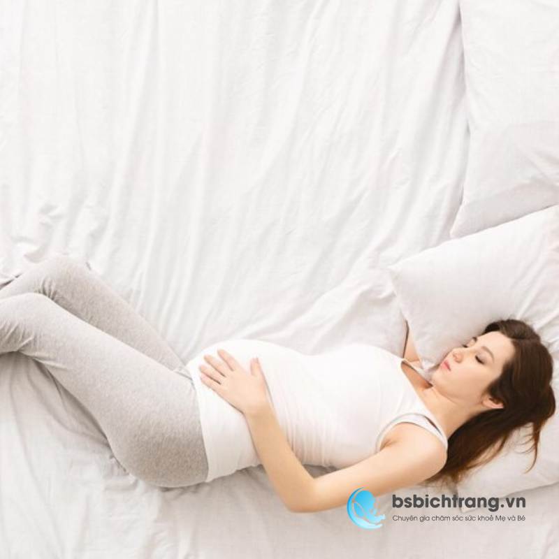 Tư thế nằm ngủ tốt nhất cho bà bầu: Chia sẻ từ Bs Bích Trang BMT – Chuyên gia chăm sóc sức khoẻ Mẹ và Bé