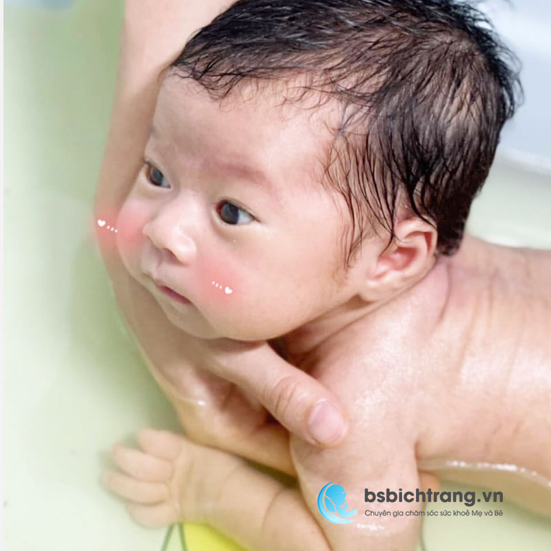 Tắm bé chuẩn y khoa tại Spa Bs Bích Trang BMT: Bí quyết an toàn và yêu thương từ chuyên gia