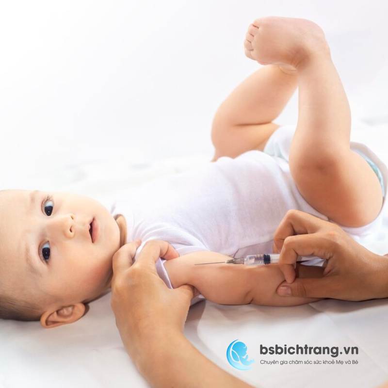 Trẻ sơ sinh cần tiêm phòng những loại vaccine nào? Chia sẻ từ Bs Bích Trang BMT – Chuyên gia chăm sóc sức khoẻ Mẹ và Bé