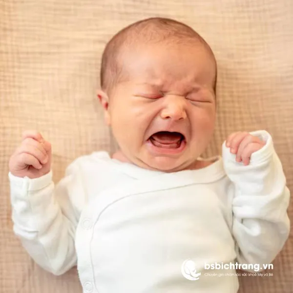Làm sao phân biệt bé khóc vì đói vì đau bụng hay vì buồn ngủ?