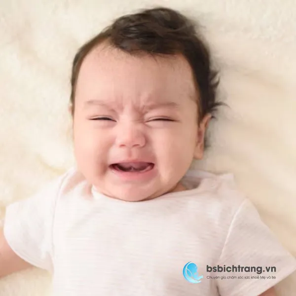 Bé khóc nhiều có sao không? Làm sao để dỗ bé? – Gợi ý toàn diện từ BS Bích Trang BMT