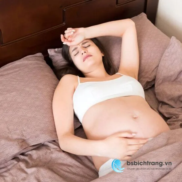 Cần làm gì khi bị động thai? Chia sẻ từ Bs Bích Trang BMT – Chuyên gia chăm sóc sức khoẻ Mẹ và Bé
