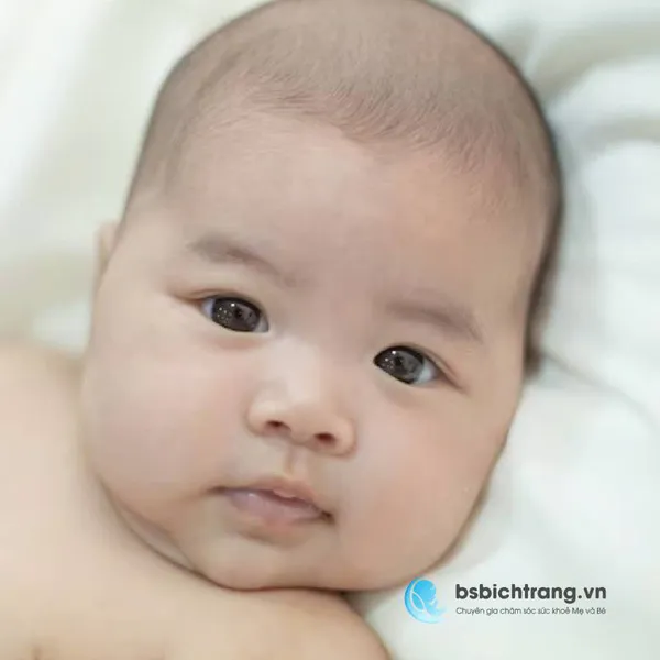 Trẻ sơ sinh có nhìn thấy rõ không?