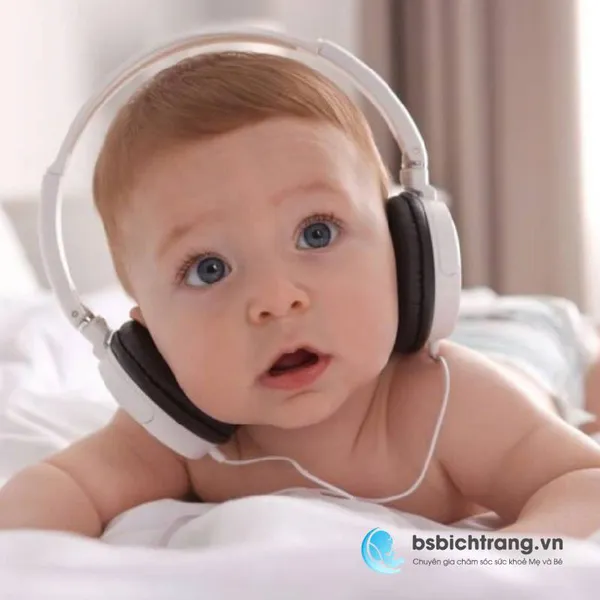 Có nên cho bé nghe nhạc từ sơ sinh không?