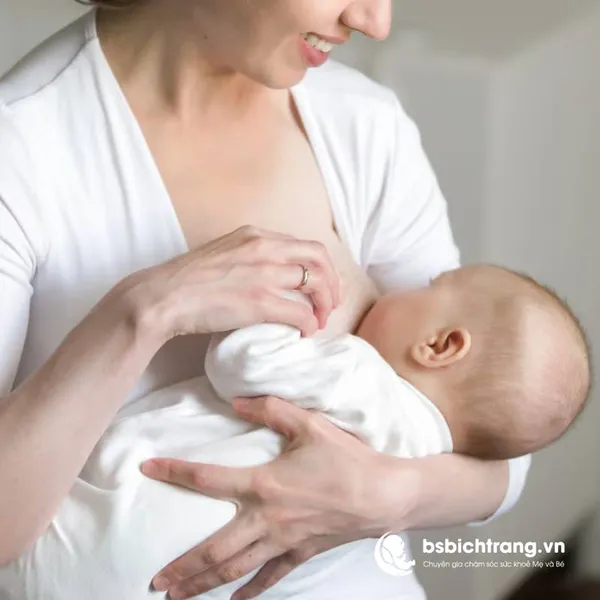 Mẹ cho con bú có cần uống thêm vitamin không