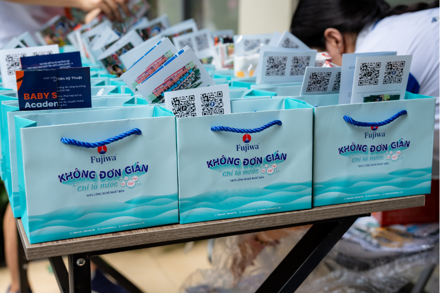 Quà tặng từ nhà tài trợ vòng 2 Xe chòi chân Yokids Global Club