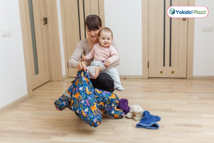 Mặc đồ ấm cho bé