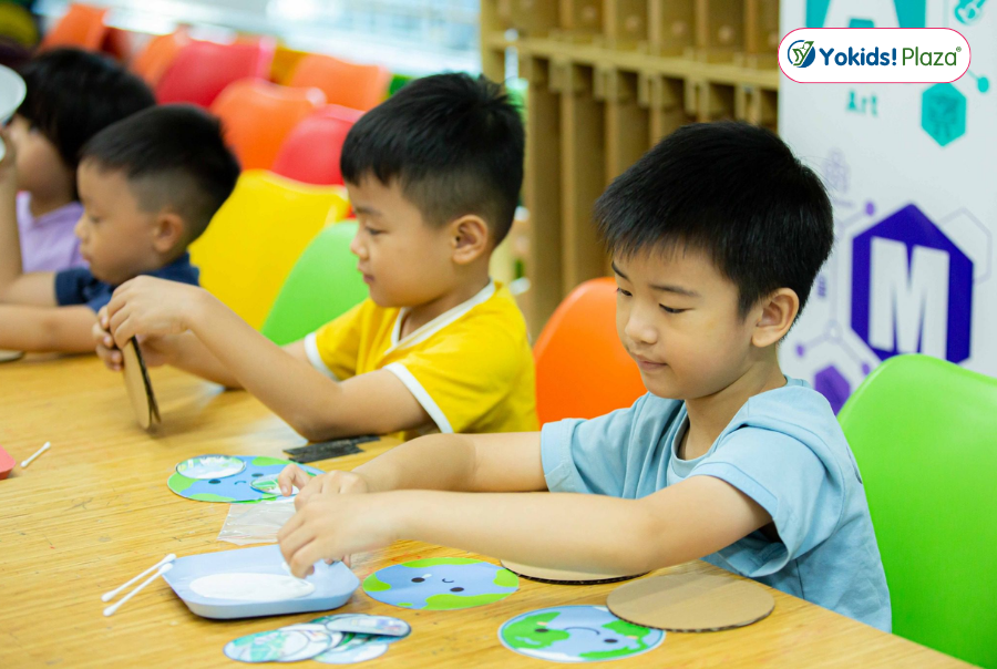 STEM Cho Trẻ Hướng Nội: Cách Chọn Hoạt Động Và Môi Trường Học Phù Hợp STEM Cho Trẻ Hướng Nội: Cách Chọn Hoạt Động Và Môi Trường Học Phù Hợp