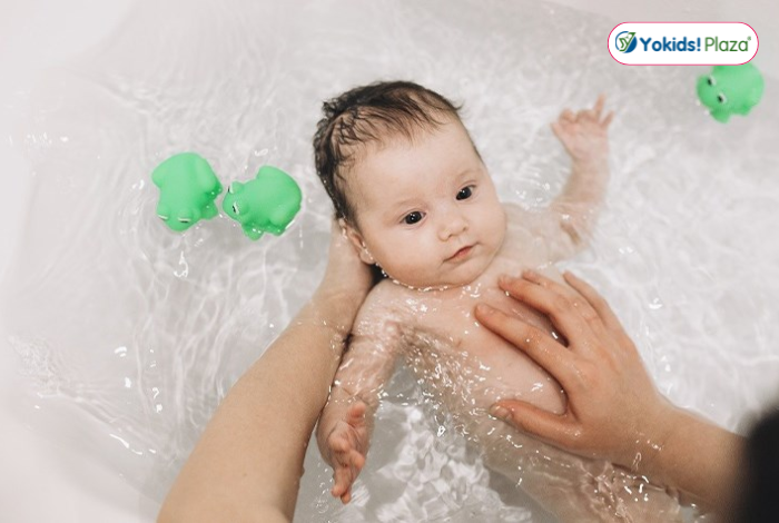 Tắm và vệ sinh cho bé đúng cách trong mùa lạnh