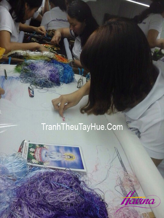Quá trình thêu tranh thêu của các nghệ nhân tranh thêu tay Huế