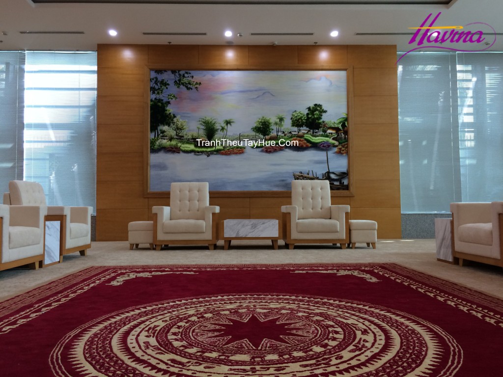 Tranh thêu tay Huế treo tại phòng quốc khách