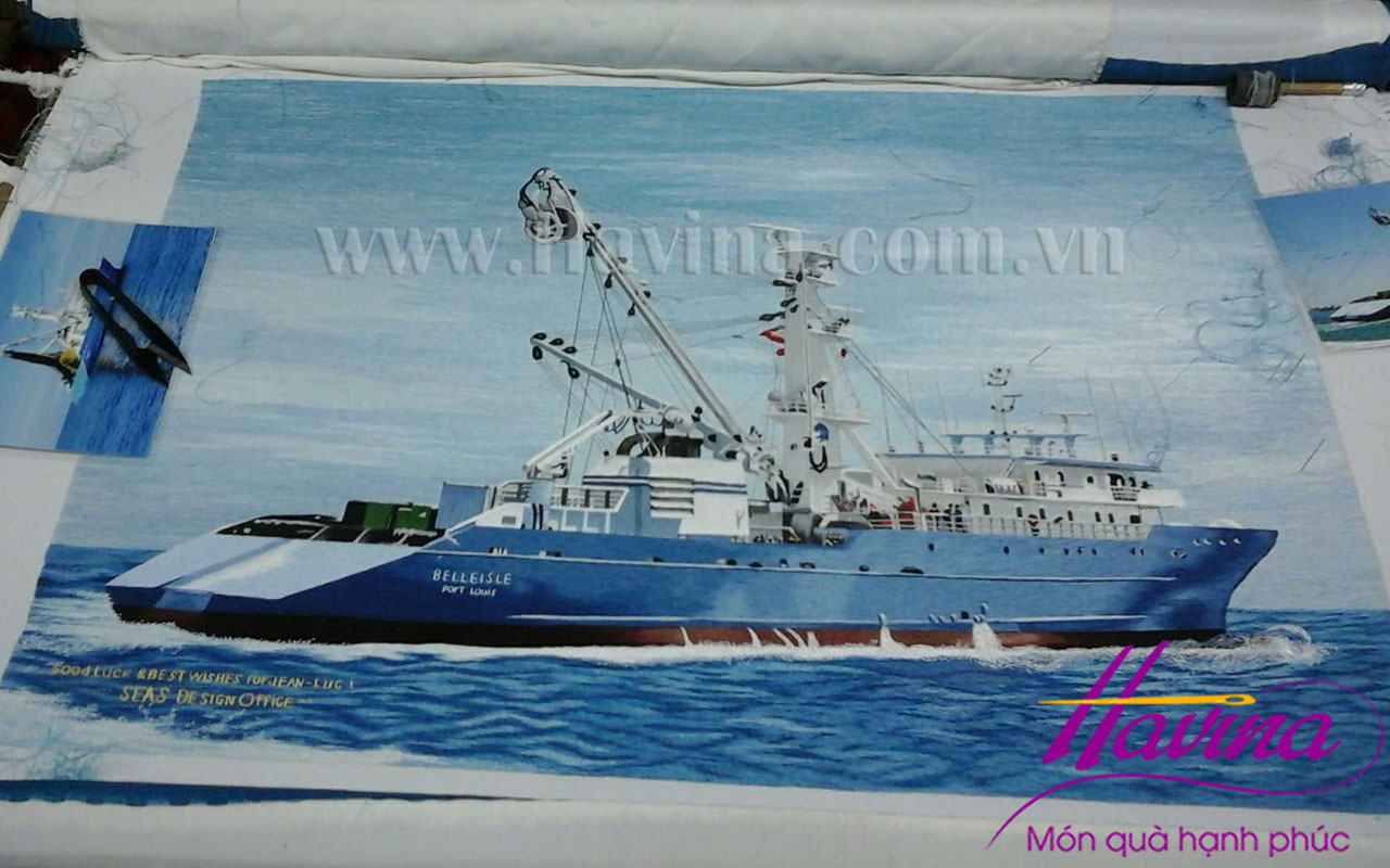 Quá trình thêu tác phẩm tranh thêu con tàu của petrolimex