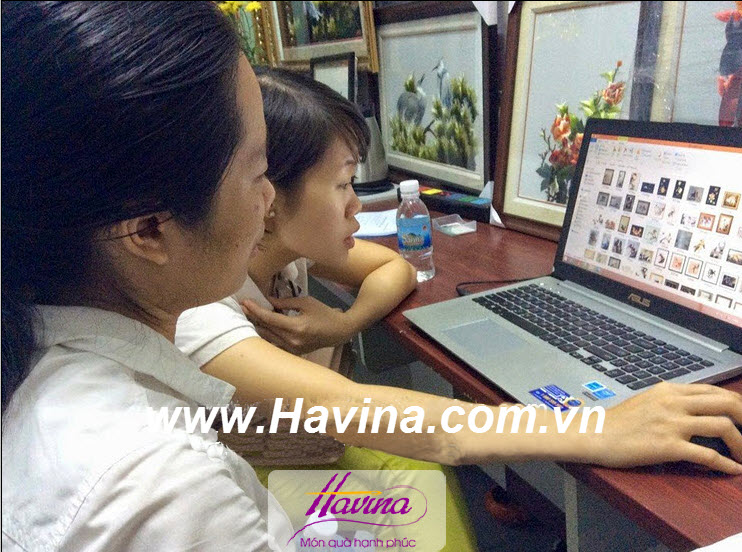 Chị vân đến với phòng tranh