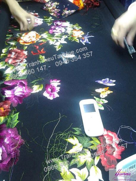 Quá trình thêu tác phẩm tranh thêu hoa mẫu đơn