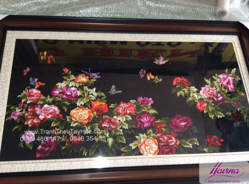 Tranh thêu hoa mẫu đơn của anh Hùng sau khi hoàn thành