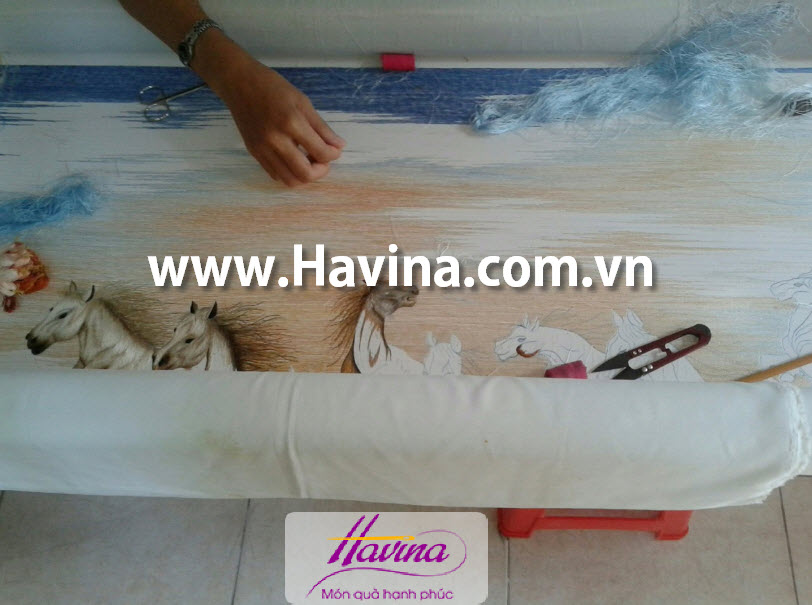 Tranh thêu bát mã thành công