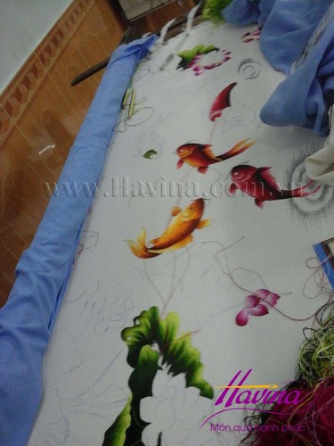 Những nghệ nhân tranh thêu tay Huế đang miệt mài bên khung thêu Những nghệ nhân tranh thêu tay Huế đang miệt mài bên khung thêu