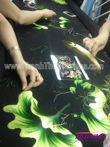 Qúa trình thêu Tranh thêu cá chép hoa sen ms 2342 Qúa trình thêu Tranh thêu cá chép hoa sen ms 2342