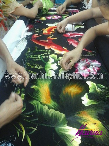 Qúa trình thêu Tranh thêu cá chép hoa sen ms 2342 Qúa trình thêu Tranh thêu cá chép hoa sen ms 2342