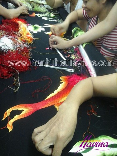 Qúa trình thêu Tranh thêu cá chép hoa sen ms 2342 Qúa trình thêu Tranh thêu cá chép hoa sen ms 2342