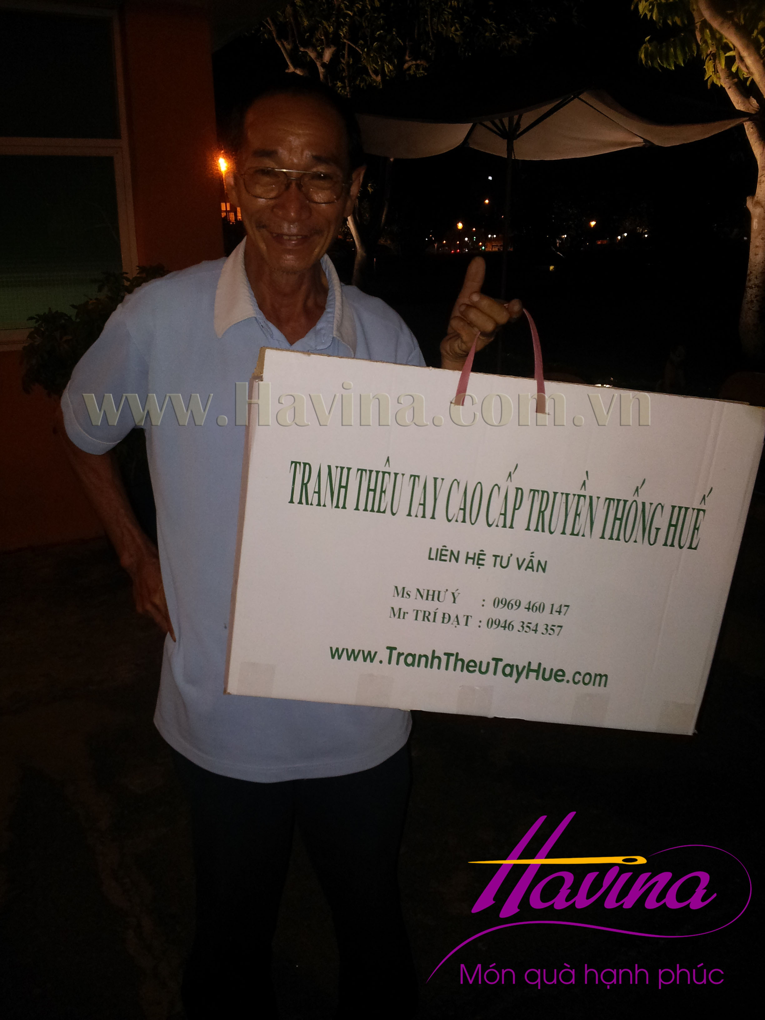 Tranh thêu chân dung hai cô gái đã được giao đến tay khách hàng