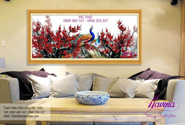 Tranh thêu chim công treo phòng khách