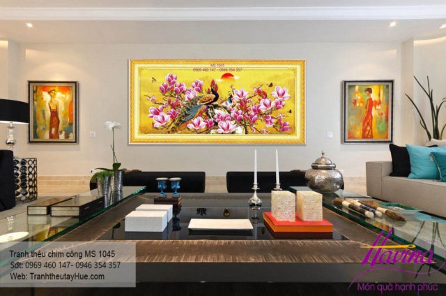 Tranh thêu chim công treo phòng khách