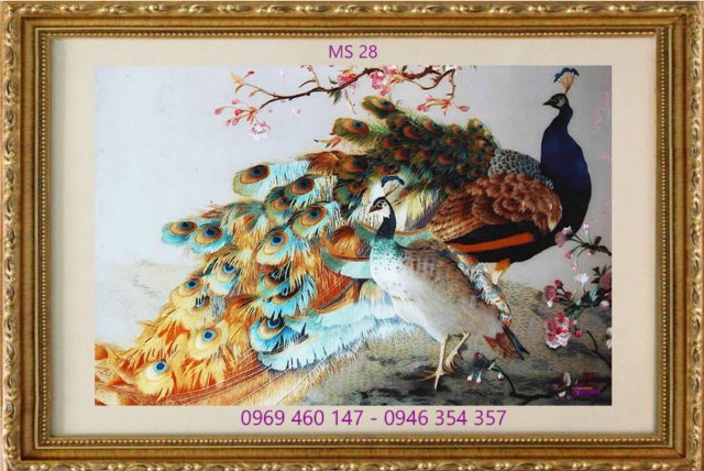 Tranh thêu chim công treo phòng khách