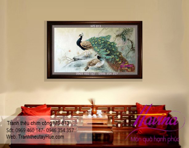 Tranh thêu chim công treo phòng khách