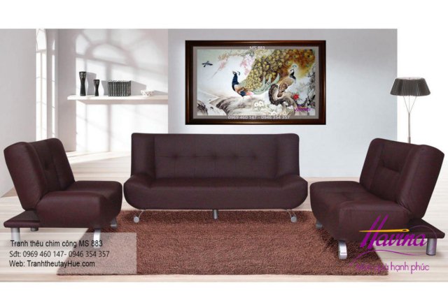 Tranh thêu chim công treo phòng khách
