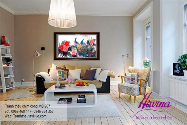 Tranh thêu chim công treo phòng khách