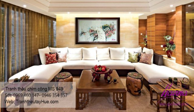 Tranh thêu chim công treo phòng khách