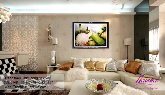 Tranh thêu chim công treo phòng khách