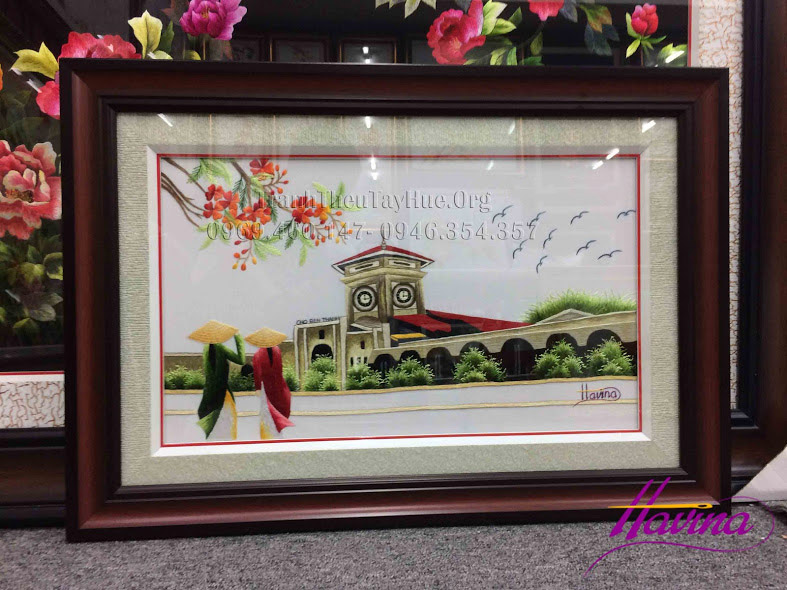 Bức tranh thêu chợ Bến Thành sau khi hoàn thiện