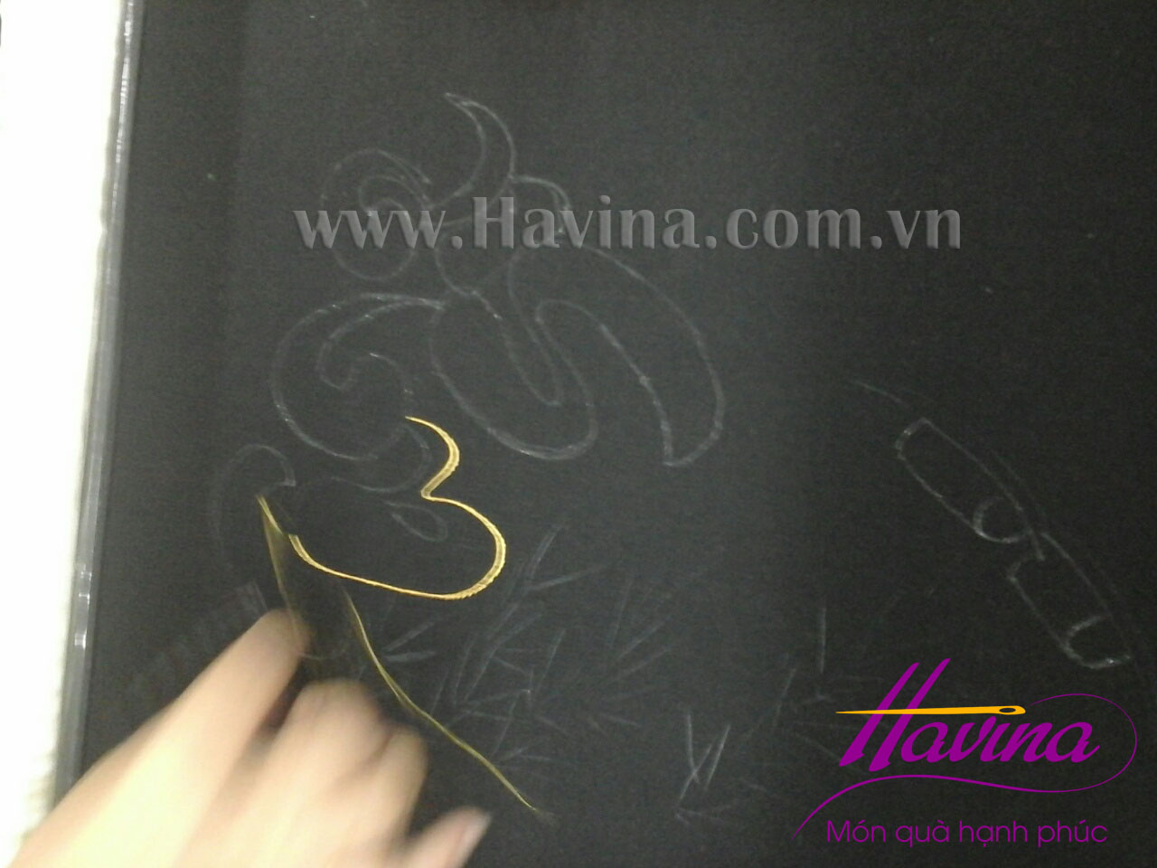 Quá trình thêu tác phẩm tranh thêu ân sư