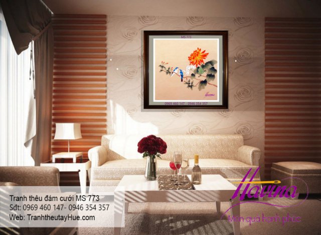 Tranh thêu tặng đám cưới treo phòng khách