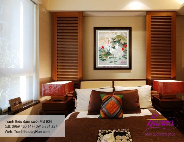 Tranh thêu tặng đám cưới treo phòng khách