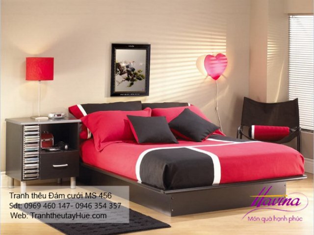 Tranh thêu tặng đám cưới treo phòng khách