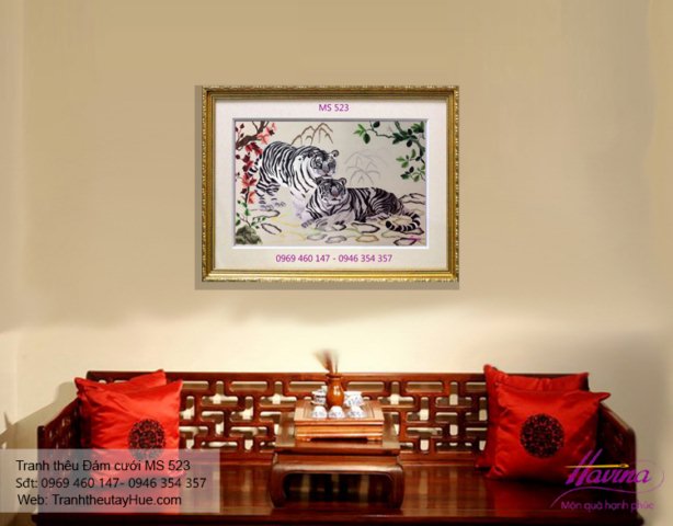 Tranh thêu tặng đám cưới treo phòng khách