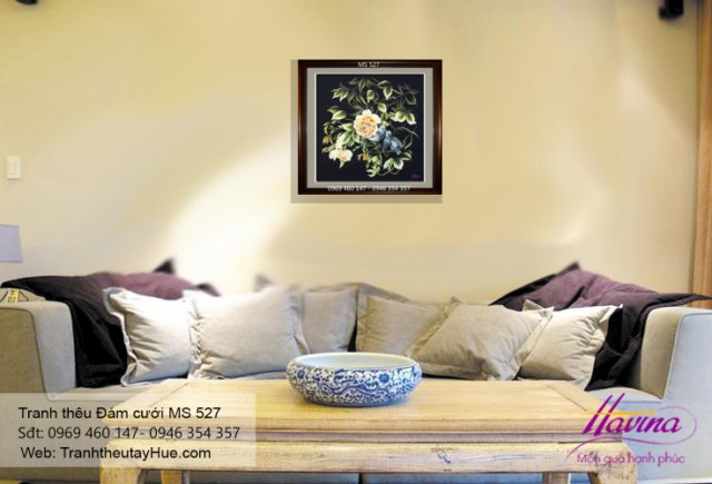 Tranh thêu tặng đám cưới treo phòng khách