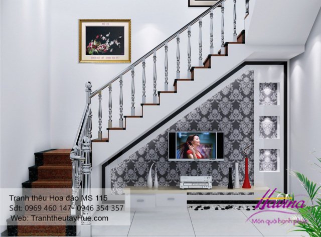 Tranh thêu hoa đào treo phòng khách