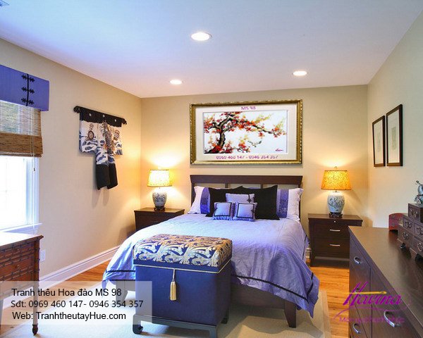 Tranh thêu hoa đào treo phòng khách